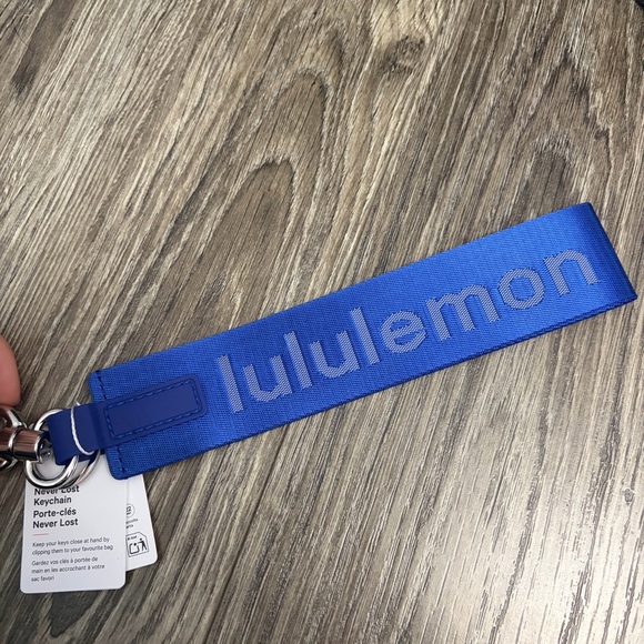 *1* NWT Lululemon Never Lost Keychain (Riverside/Faint Lavender) - Picture 6 of 6